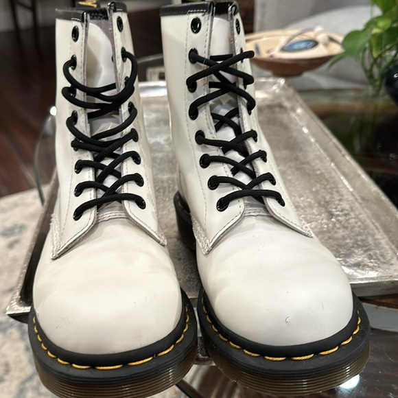 Dr Martens Doc white w yellow stitching 8 eyelet boot sz 7 - Picture 12 of 13